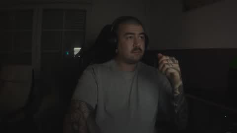 Snapshot of berto3389 chatting on February 1, 1:37 am berto3389 online show from February 1, 1:37 am