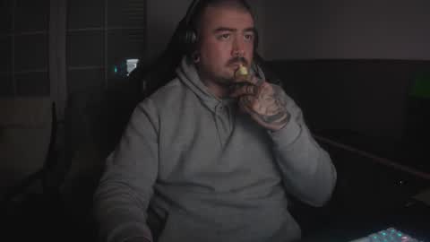 Snapshot of berto3389 chatting on February 2, 12:31 am berto3389 online show from February 2, 12:31 am