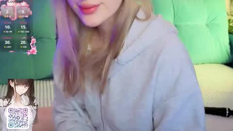 Danny and Kira online show from November 4, 3:22 pm