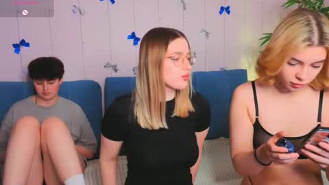 Danny and Kira online show from December 16, 2:33 pm