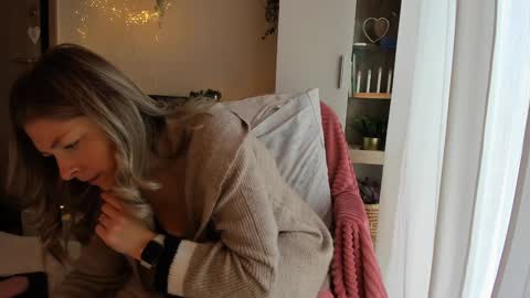 Snapshot of bestgirl_ofthe_neighborhood chatting on December 29, 9:06 am Vicky online show from December 29, 9:06 am