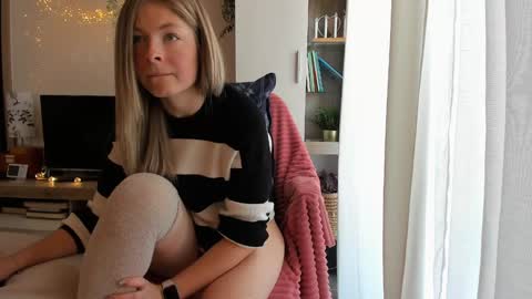 Snapshot of bestgirl_ofthe_neighborhood chatting on January 20, 8:41 am Vicky online show from January 20, 8:41 am