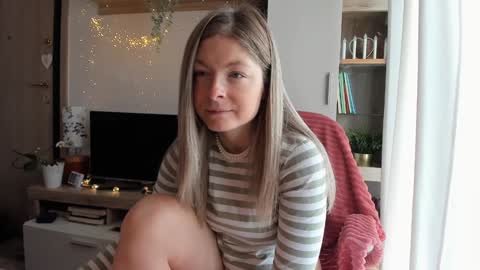 Snapshot of bestgirl_ofthe_neighborhood chatting on January 24, 8:55 am Vicky online show from January 24, 8:55 am