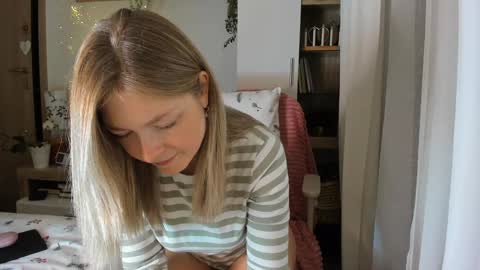 Snapshot of bestgirl_ofthe_neighborhood chatting on January 24, 7:07 pm Vicky online show from January 24, 7:07 pm