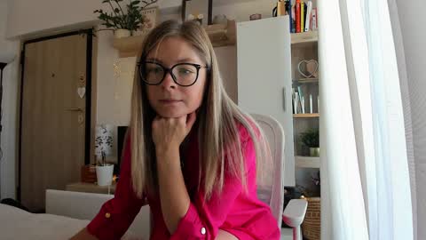 Snapshot of bestgirl_ofthe_neighborhood chatting on October 14, 7:09 am Vicky online show from October 14, 7:09 am