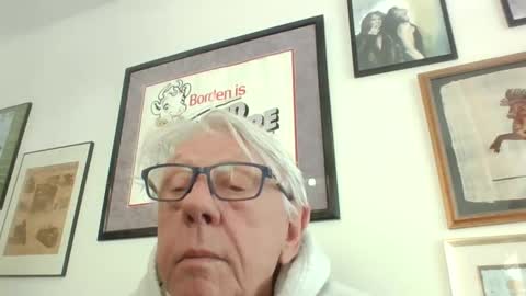 Snapshot of bestshot1951 chatting on February 3, 2:11 pm bestshot1951 online show from February 3, 2:11 pm