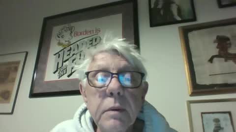 Snapshot of bestshot1951 chatting on February 24, 2:20 am bestshot1951 online show from February 24, 2:20 am