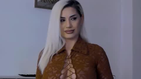 Snapshot of bethierusse chatting on February 11, 10:48 pm bethierusse online show from February 11, 10:48 pm