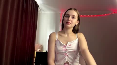 Snapshot of bettyberneett chatting on April 14, 4:07 am Emily Stream every day online show from April 14, 4:07 am