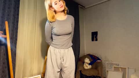 Snapshot of bettymorante chatting on February 18, 11:17 am Hinata online show from February 18, 11:17 am