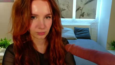 Snapshot of bettyrouse chatting on June 4, 8:37 pm Betty online show from June 4, 8:37 pm
