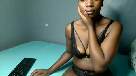 Snapshot of beverly_bay chatting on June 10, 11:24 pm beverly online show from June 10, 11:24 pm