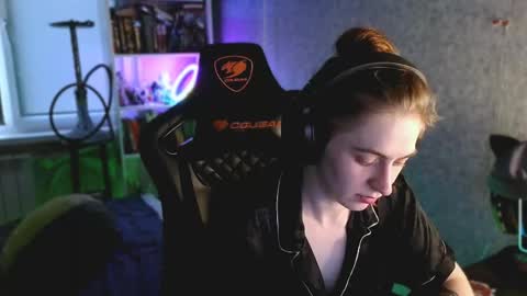 beverly_yay online show from April 18, 5:17 pm