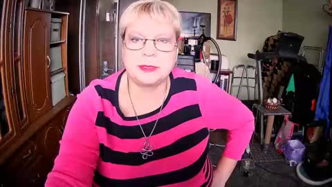 BeverlyQCynia online show from October 20, 11:32 am