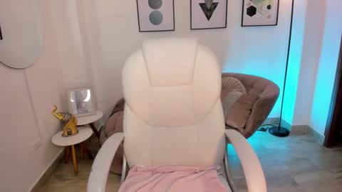 beverlyy johnson online show from October 12, 3:49 am