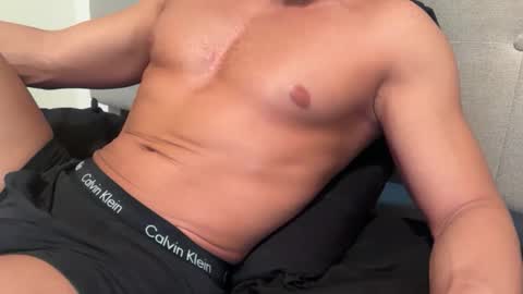 Snapshot of bflexxx_ chatting on May 17, 10:39 pm bflexxx online show from May 17, 10:39 pm