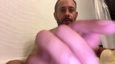 Snapshot of bgonzo_1118 chatting on January 8, 2:58 am bgonzo_1118 online show from January 8, 2:58 am
