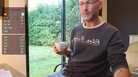 Snapshot of bi_french69 chatting on September 17, 7:43 am My name is David and if you like public exhibitions you wont be disappointed with me LoL - My favorite vibes is 44 online show from September 17, 7:43 am