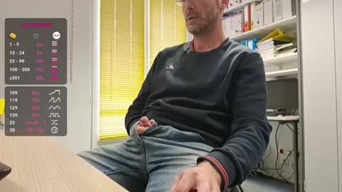 My name is David and if you like public exhibitions you wont be disappointed with me LoL - My favorite vibes is 44  online show from November 24, 11:54 am