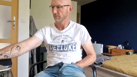 My name is David and if you like public exhibitions you wont be disappointed with me LoL - My favorite vibes is 44  online show from March 23, 9:02 am