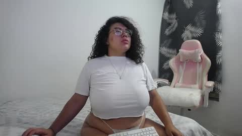 Snapshot of bianca_boobs chatting on February 11, 7:54 am Bianca Tuesday to Sunday from 2am to 6am UTC-5 online show from February 11, 7:54 am