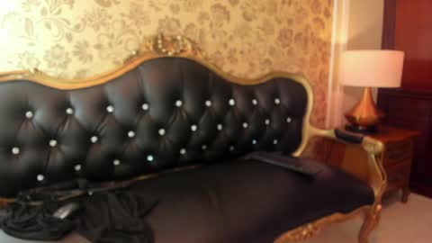 Snapshot of biancaroyalle chatting on April 9, 8:36 pm Bianca Royalle online show from April 9, 8:36 pm