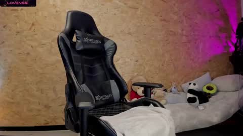 Biancastrong.. IGThebiancastrong online show from February 21, 2:28 am