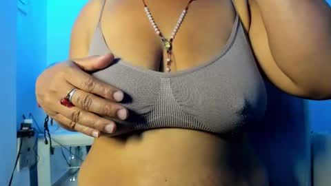 Snapshot of bibiana_js_ chatting on February 17, 4:24 pm bibiana_js_ online show from February 17, 4:24 pm