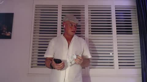Snapshot of bickel chatting on May 25, 12:16 am Bickel online show from May 25, 12:16 am