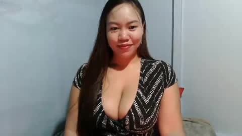 Snapshot of big_buttasian chatting on January 13, 5:01 am Grace - online show from January 13, 5:01 am