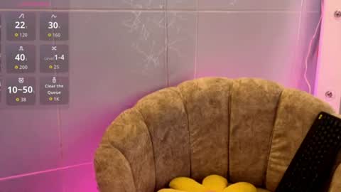 Snapshot of big_clit71 chatting on July 7, 7:18 pm angela online show from July 7, 7:18 pm