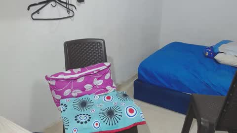 Snapshot of big_small_horny chatting on February 23, 9:26 pm Milena And Luz online show from February 23, 9:26 pm