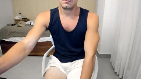 Snapshot of big_white_dick7 chatting on March 28, 12:10 am temporarily free online show from March 28, 12:10 am