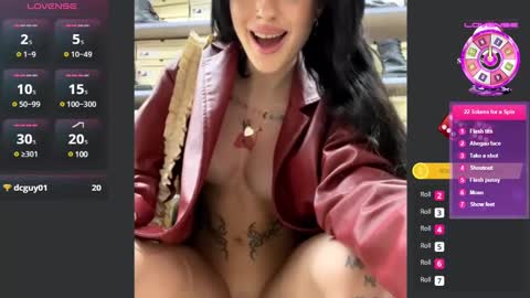 Snapshot of bigassbitch911 chatting on December 3, 5:45 pm EvaAndersonXxX online show from December 3, 5:45 pm