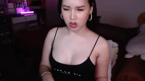 Snapshot of bigassslutdoll chatting on December 9, 7:17 am Mia online show from December 9, 7:17 am