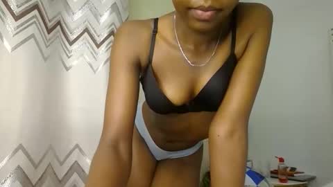 Snapshot of bigbaby004 chatting on October 9, 1:25 am bigbaby004 online show from October 9, 1:25 am