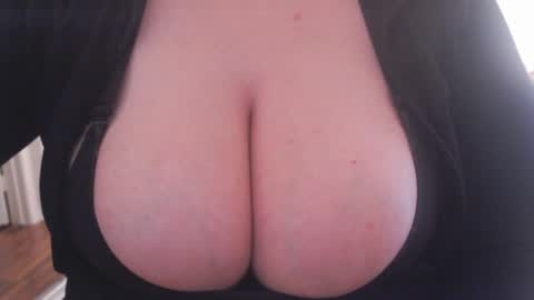 bigbittiesandfun online show from January 21, 8:43 pm