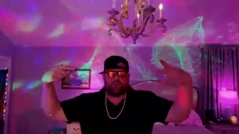 Snapshot of bigboi1o11 chatting on April 23, 8:02 am Bigboi1o11 online show from April 23, 8:02 am