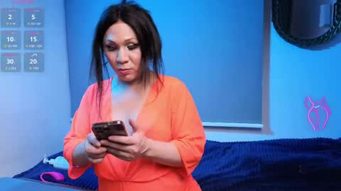 kyra Moor online show from June 8, 1:20 am