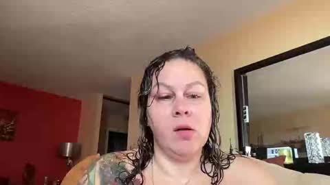Snapshot of bigbreastsabrina chatting on May 29, 12:25 pm BIG BREAST SABRINA online show from May 29, 12:25 pm