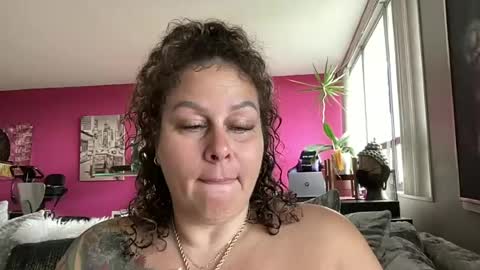 Snapshot of bigbreastsabrina chatting on June 18, 4:44 pm BIG BREAST SABRINA online show from June 18, 4:44 pm