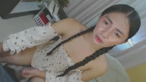 Yeng online show from December 12, 2:26 am