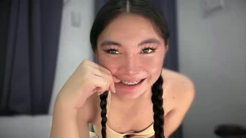 Yeng online show from December 15, 3:49 pm