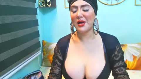 Snapshot of bigcocknloadstits chatting on February 26, 2:21 am Flirty Sofia online show from February 26, 2:21 am