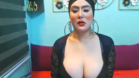 Snapshot of bigcocknloadstits chatting on March 16, 6:28 am Flirty Sofia online show from March 16, 6:28 am