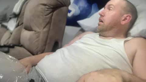 Snapshot of bigcocksuckingslut chatting on February 2, 12:40 am bigcocksuckingslut online show from February 2, 12:40 am