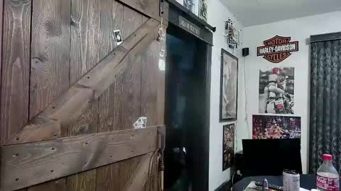 Snapshot of bigdbrillion chatting on February 5, 8:11 am Darryl online show from February 5, 8:11 am