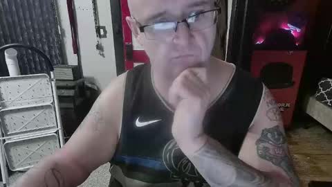 Snapshot of bigdbrillion chatting on February 6, 1:32 am Darryl online show from February 6, 1:32 am