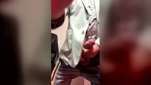Snapshot of bigdick3981 chatting on May 25, 12:00 pm bigdick3981 online show from May 25, 12:00 pm