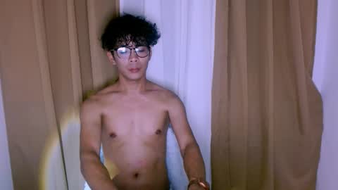 Snapshot of bigdickasian_gay chatting on October 13, 5:40 am bigdickasian_gay online show from October 13, 5:40 am